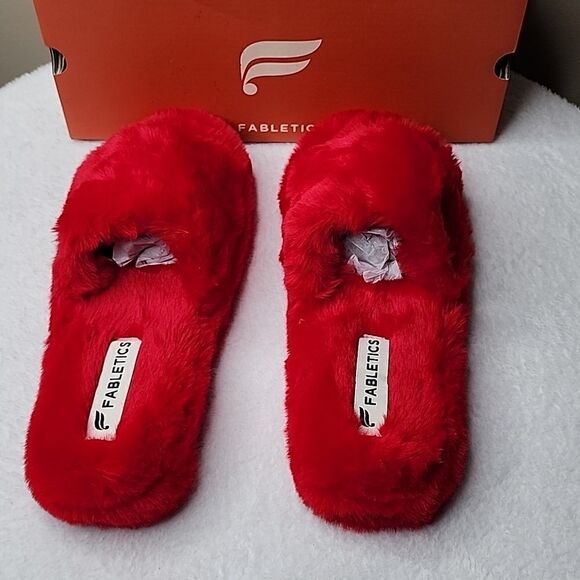 NIB Fabletics Slip On Fur Slippers - Cherry - Size 8 - Picture 3 of 8